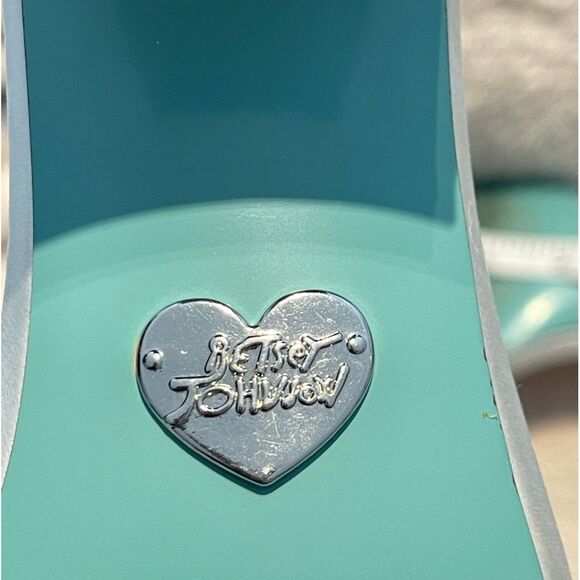 Betsey Johnson wedding shoes. White with rhinestones. Size 8.5. Worn a few hours - Picture 8 of 12